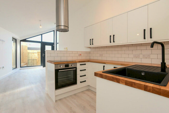 2 Bedroom Apartment To Rent In Radcliffe Road, West Bridgford, NG2