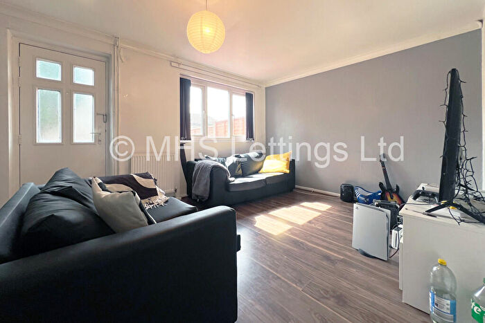 3 Bedroom End Of Terrace House To Rent In Kendal Lane, Leeds, LS3