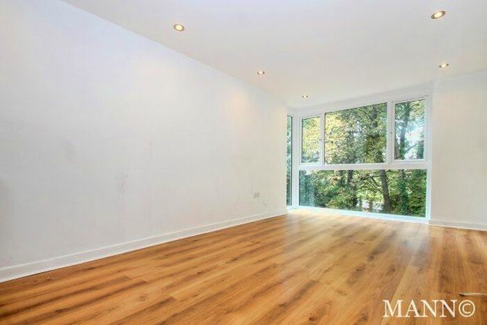 2 Bedroom Flat To Rent In Apollo Avenue, Bromley BR1