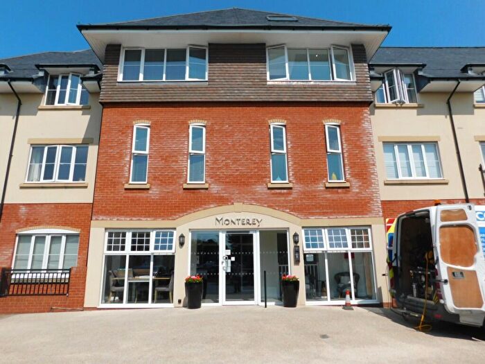 2 Bedroom Apartment For Sale In Royal Close, Christchurch, BH23