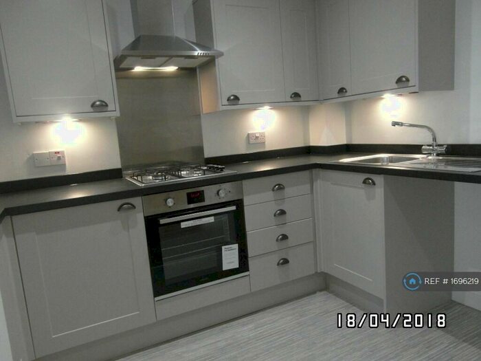 2 Bedroom Flat To Rent In Ravensworth Terrace, Gateshead, NE11