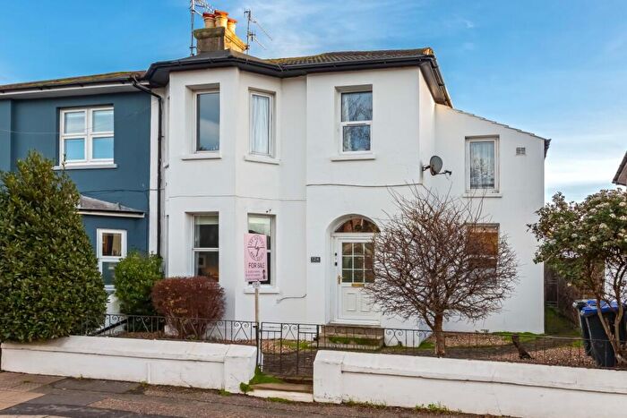 2 Bedroom Flat For Sale In South Street, Tarring, Worthing, BN14