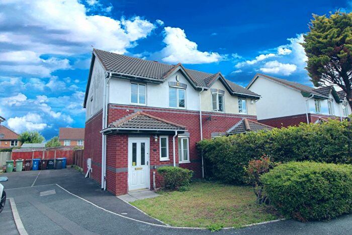 3 Bedroom Semi-Detached House For Sale In Sherwood Drive, Wigan, WN5