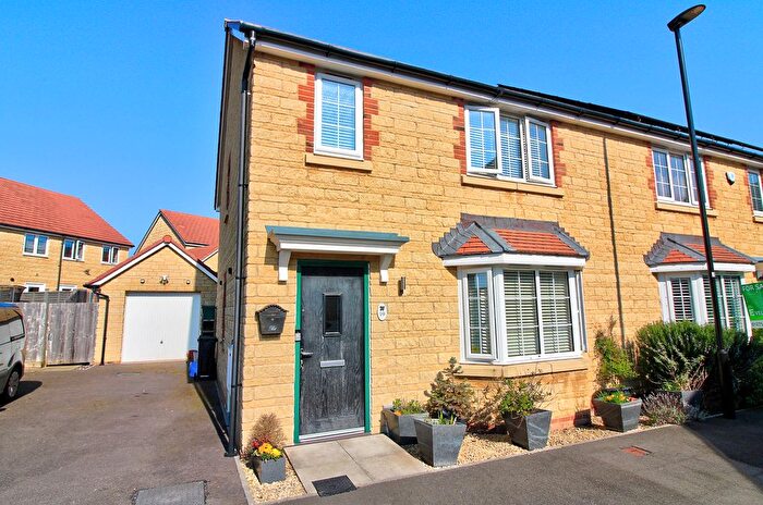 3 Bedroom Semi Detached House For Sale In Bridle Avenue, Bristol, BS14