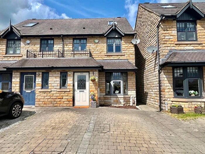 3 Bedroom Semi-Detached House For Sale In Coppice Drive, Netherton, Huddersfield, HD4