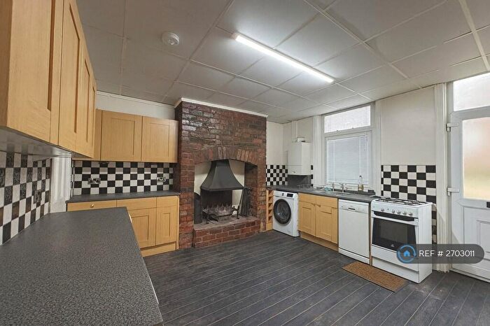 4 Bedroom Terraced House To Rent In Woodlands Grove, Stanningley, Pudsey, LS28