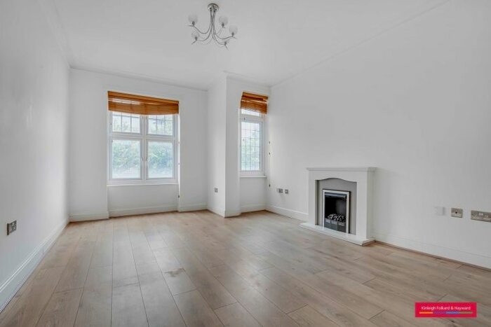 2 Bedroom Flat To Rent In Talgarth Road, London, W14