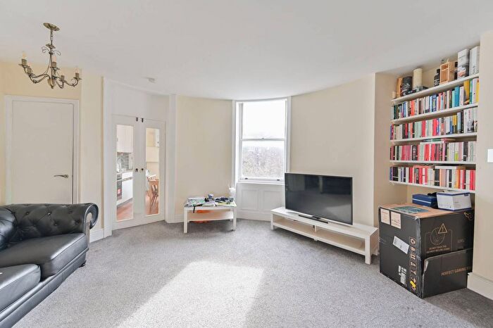 1 Bedroom Flat To Rent In Kennington Park Road, Kennington, London, SE11