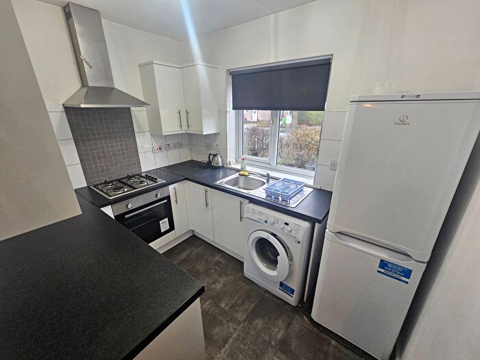 2 Bedroom Flat To Rent In Grosvenor Avenue, Hayes, UB4