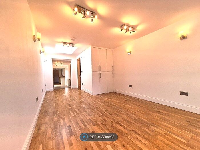 3 Bedroom Semi-Detached House To Rent In Grove Road, Sevenoaks, TN14