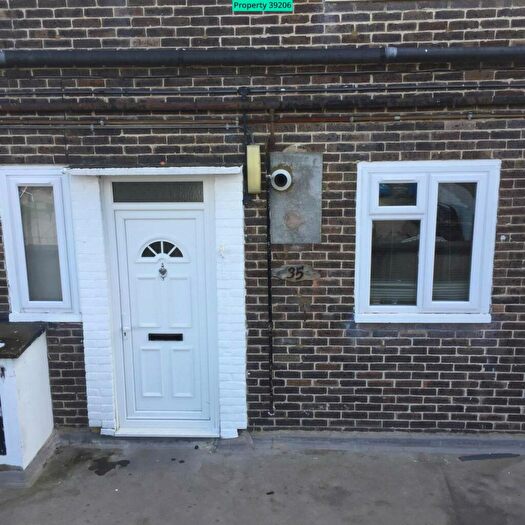 2 Bedroom Maisonette To Rent In The Broadway, Loughton, IG10