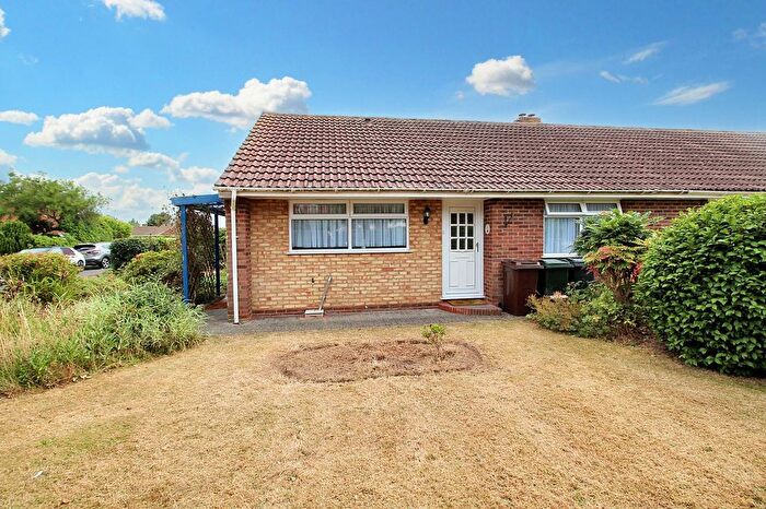 3 Bedroom Semi-Detached Bungalow To Rent In Grasmere Road, Kennington, TN24