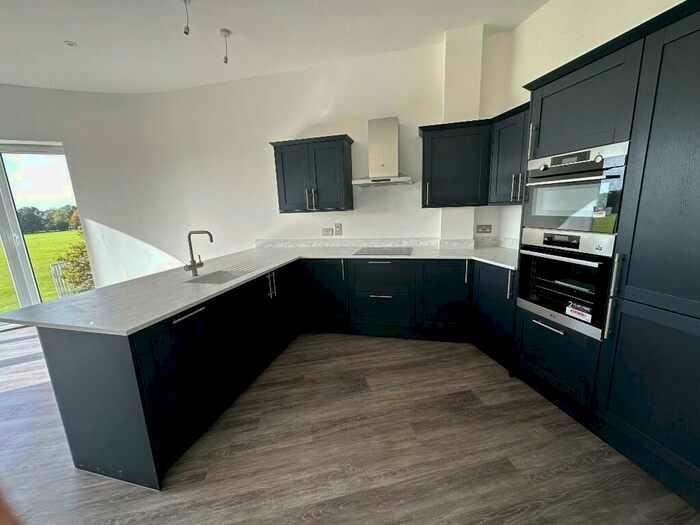 2 Bedroom Flat To Rent In Station Road, Hayling Island, Hampshire, PO11