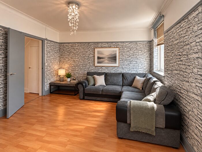 3 Bedroom Flat To Rent In High Street, Rickmansworth, WD3
