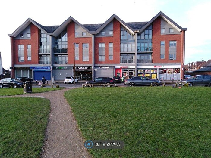 2 Bedroom Flat To Rent In School Mead, Abbots Langley, WD5