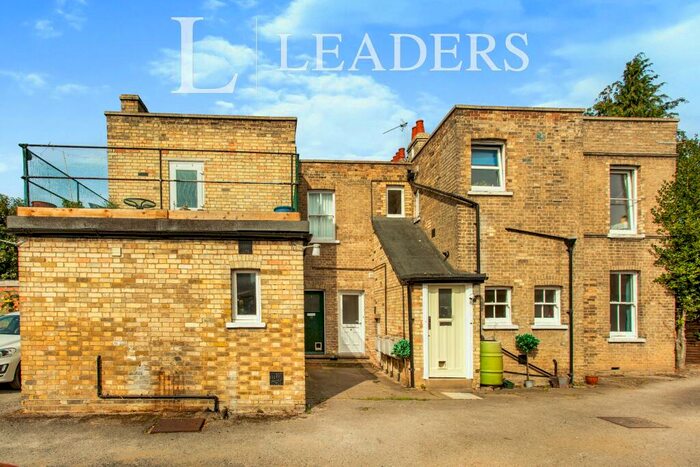 2 Bedroom Flat To Rent In Pamplin House, CB2