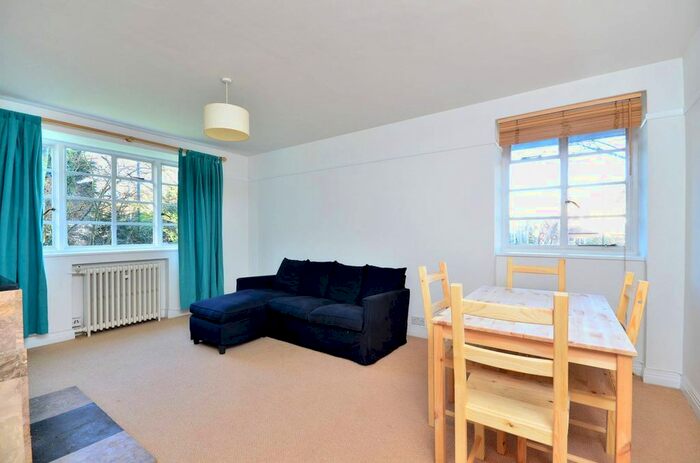 2 Bedroom Flat To Rent In Courtlands, Richmond, TW10
