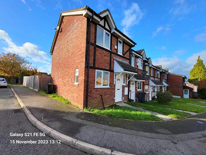 3 Bedroom End Of Terrace House To Rent In Swan Mead, Luton, LU4