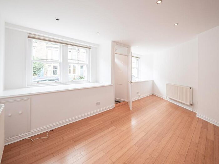 2 Bedroom Flat To Rent In Bellevue Road, Edinburgh, EH7