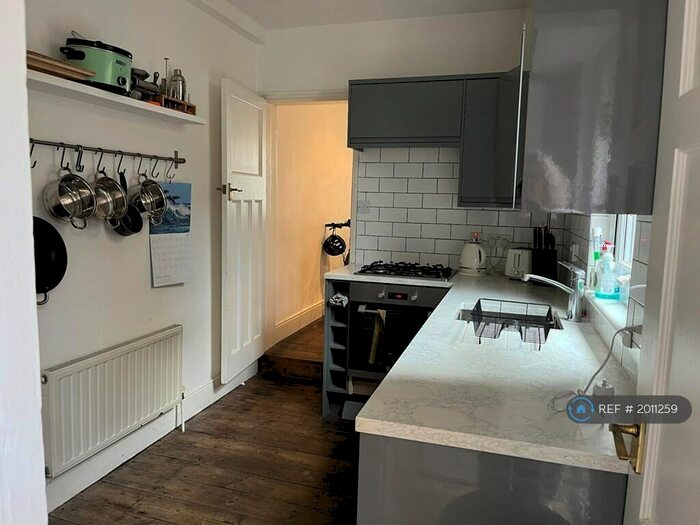 2 Bedroom Terraced House To Rent In Globe Road, London, E2
