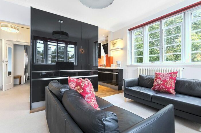 2 Bedroom Flat To Rent In Tavistock Court, Tavistock Square, London, WC1H