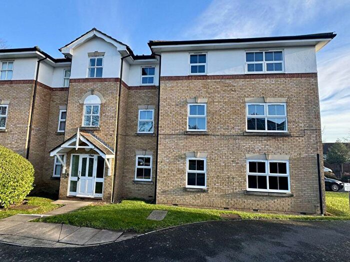 2 Bedroom Flat To Rent In Hatfield Close, Belmont Heights, Sutton, SM2