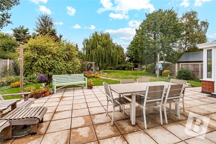 3 Bedroom Bungalow For Sale In London Road, Rawreth, Essex, SS11