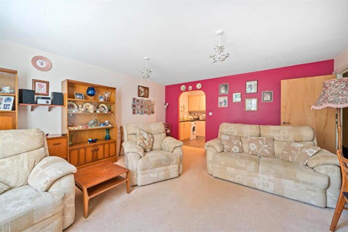 2 Bedroom Apartment To Rent In Browns Lane, Stonehouse, GL10