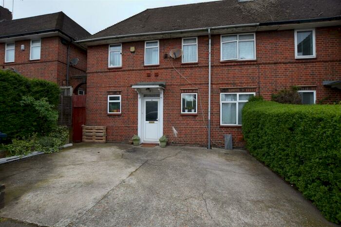 3 Bedroom End Of Terrace House To Rent In Pointalls Close, Finchley, N3
