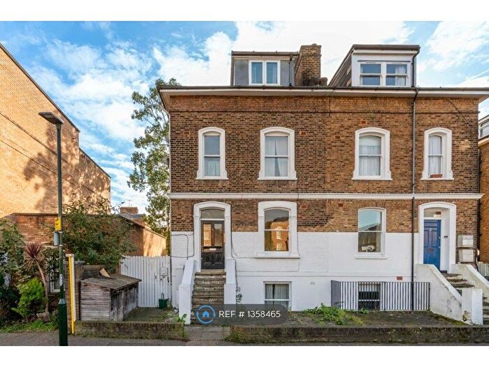 1 Bedroom Flat To Rent In Station Road, London, TW1
