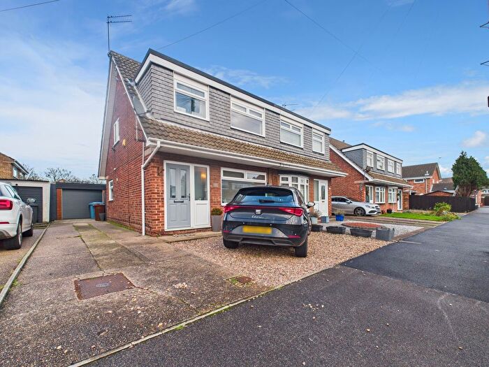 3 Bedroom Semi Detached House For Sale In Hathersage Road, Hull, HU8