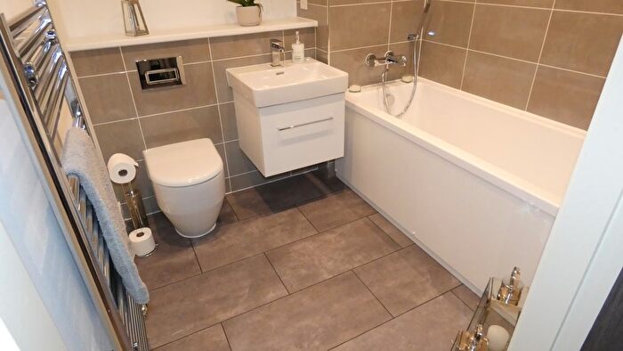 2 Bedroom Flat For Sale In Ferniesyde Court, Falkirk, FK2