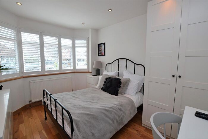 3 Bedroom Bungalow For Sale In The Ridge, Whitton, Twickenham, TW2