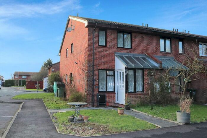 1 Bedroom End Of Terrace House To Rent In Kelly Close, Shepperton, TW17