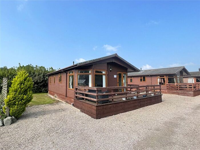 2 Bedroom Mobile/park Home For Sale In Penrhos Park, Pont Robert, Meifod, Powys, SY22