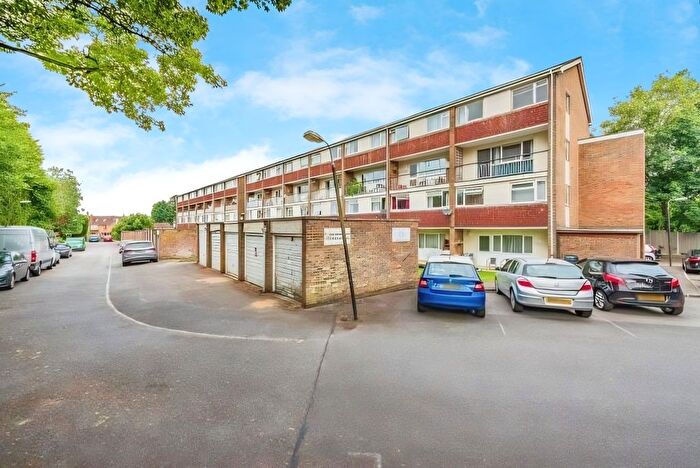 3 Bedroom Maisonette For Sale In White Hart Court, North Parade, Horsham, RH12
