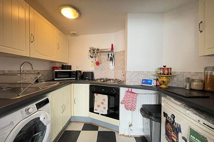 1 Bedroom Flat To Rent In Bitterne Road West, Southampton, SO18