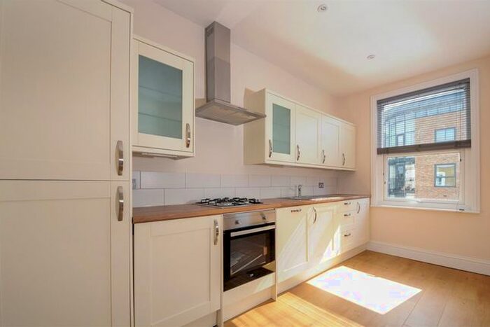 2 Bedroom Flat To Rent In Tooting High Street, London, SW17