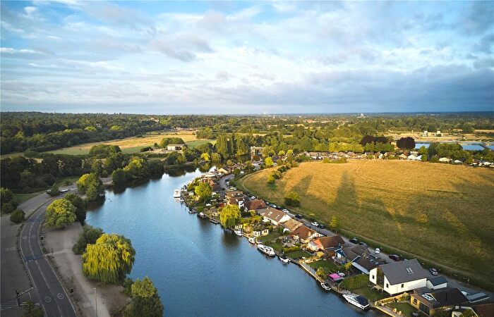 1 Bedroom Flat For Sale In Jubilee Gardens, Weybridge, KT13