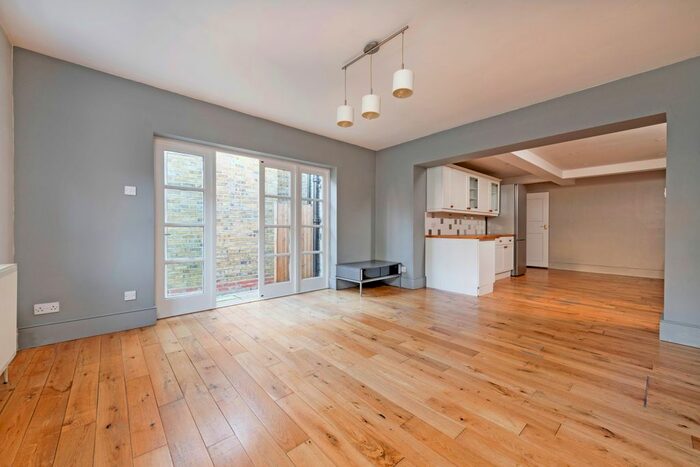 2 Bedroom Flat To Rent In Huron Road, London SW17