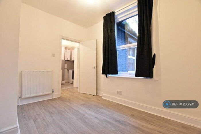 1 Bedroom Flat To Rent In Crescent Road, Luton, LU2