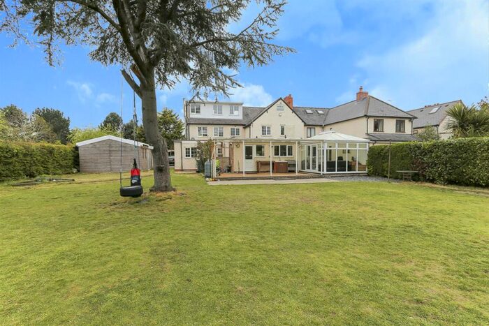 5 Bedroom Semi-Detached House For Sale In Bickenhill Lane, Birmingham, B37