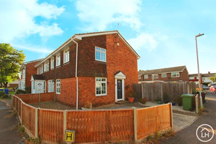 3 Bedroom Semi Detached House For Sale In Periwinkle Close, Sittingbourne, ME10