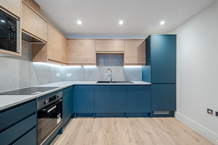 2 Bedroom Flat For Sale In Rotherhithe Street, Surrey Quays, London, SE16