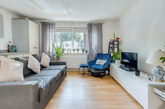 1 Bedroom Apartment For Sale In Lambourne Chase, Chelmsford, CM2