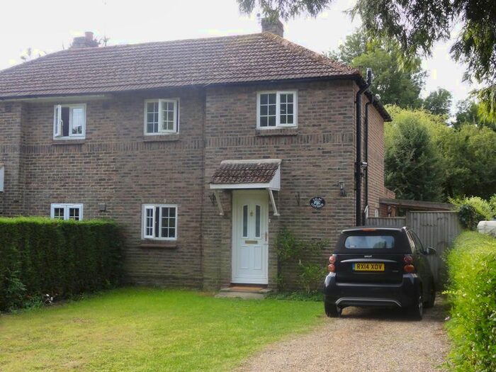 2 Bedroom Property To Rent In Glovers Road, Charlwood, Horley, RH6