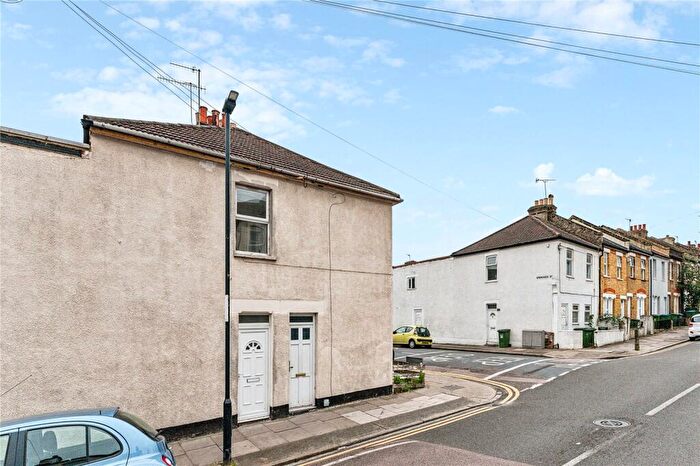 2 Bedroom Apartment To Rent In Speranza Street, London, SE18