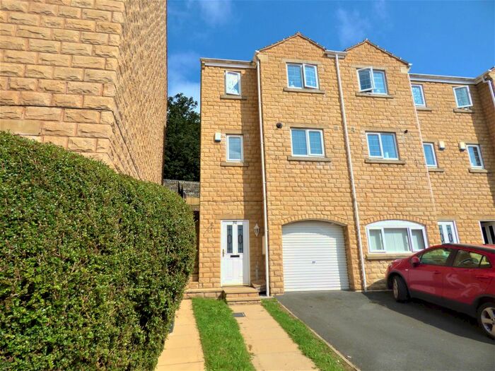 3 Bedroom Semi-Detached House To Rent In Blackberry Way, Halifax HX3