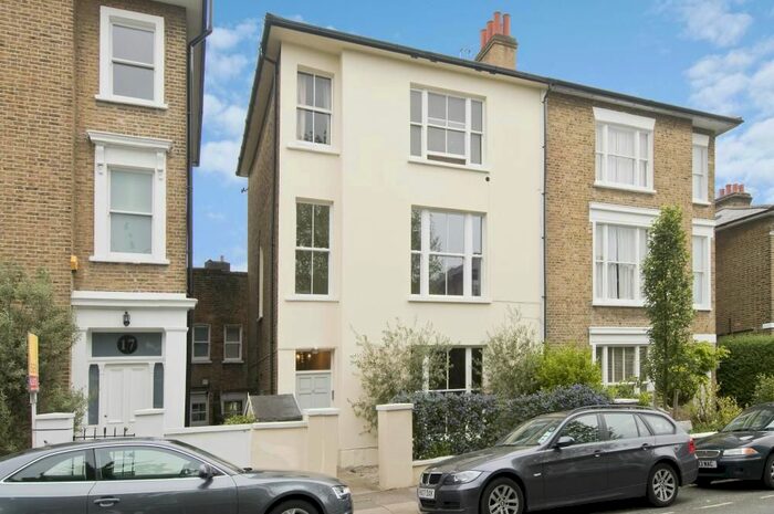 2 Bedroom Flat To Rent In Cleveland Road, London, SW13
