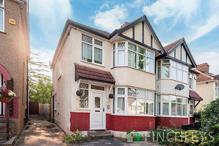 3 Bedroom Semi-Detached House For Sale In Lynton Avenue, London, NW9